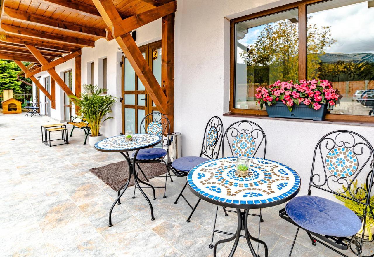 Yael Luxury 4 *