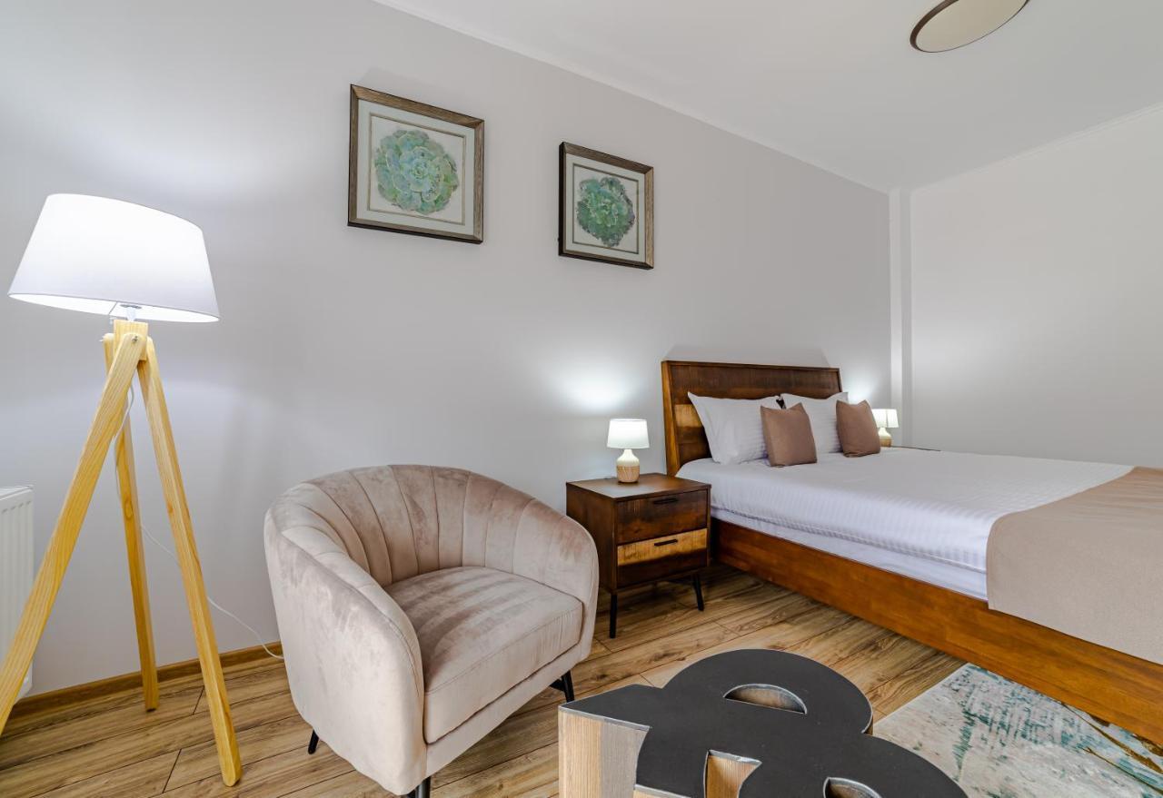 Yael Luxury 4 *