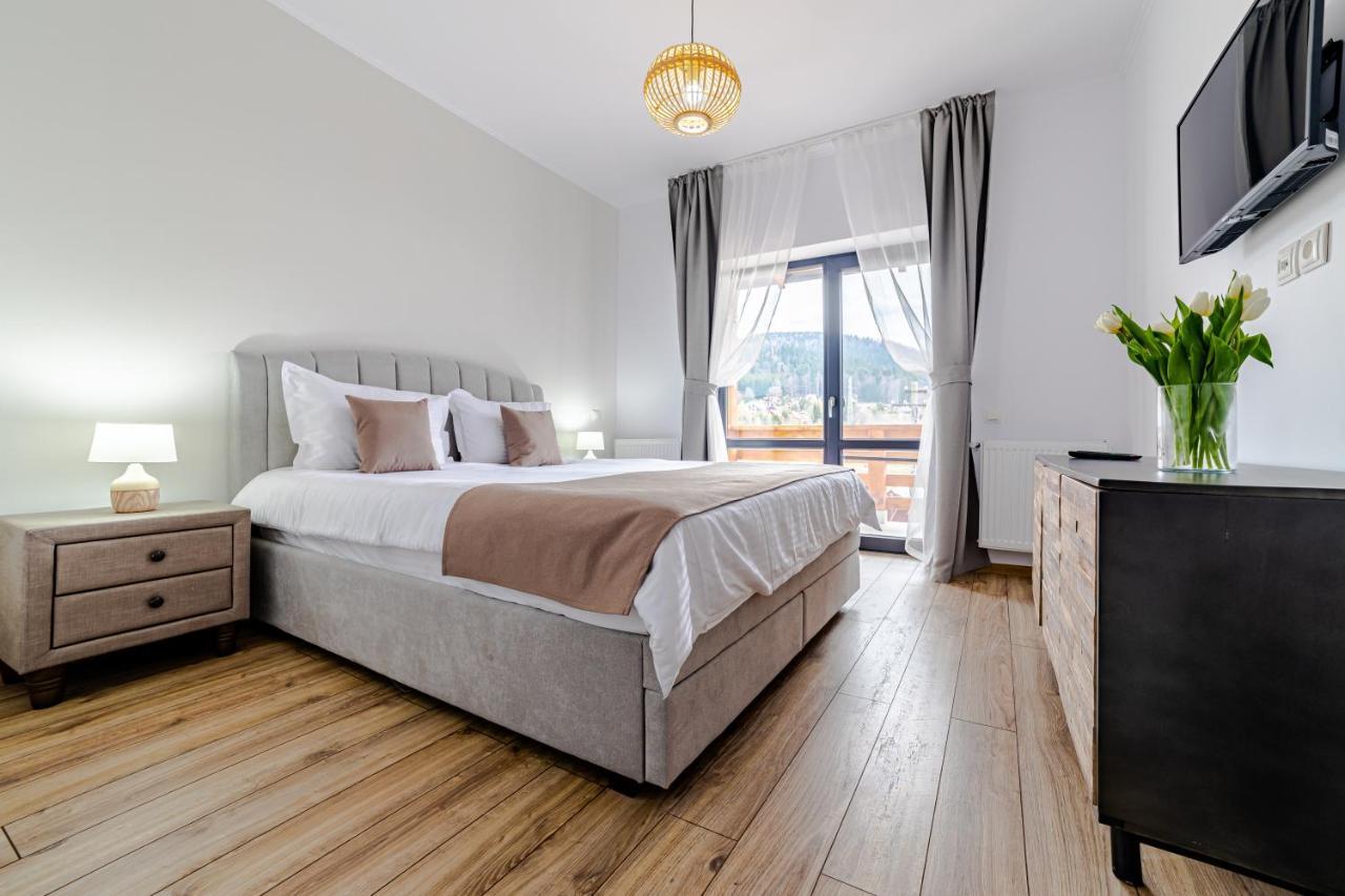 Yael Luxury 4 *